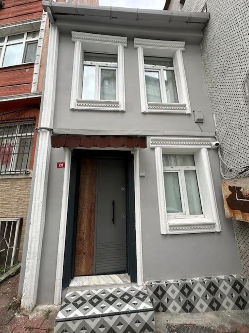 Tarihi Yarimada Fatihte Iki Katli Muestakil Ev